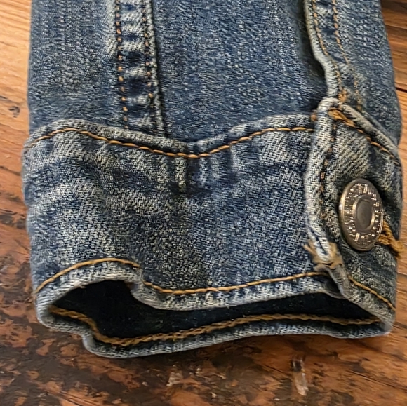 Levi's Blue Denim Jacket with Tan Stitching - Picture 3 of 14